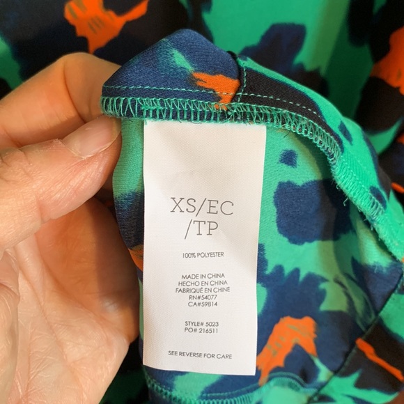 CAbi XS RITA ANIMAL Print Top Green
Blue Orange Style 5023 Oversize - Picture 7 of 7